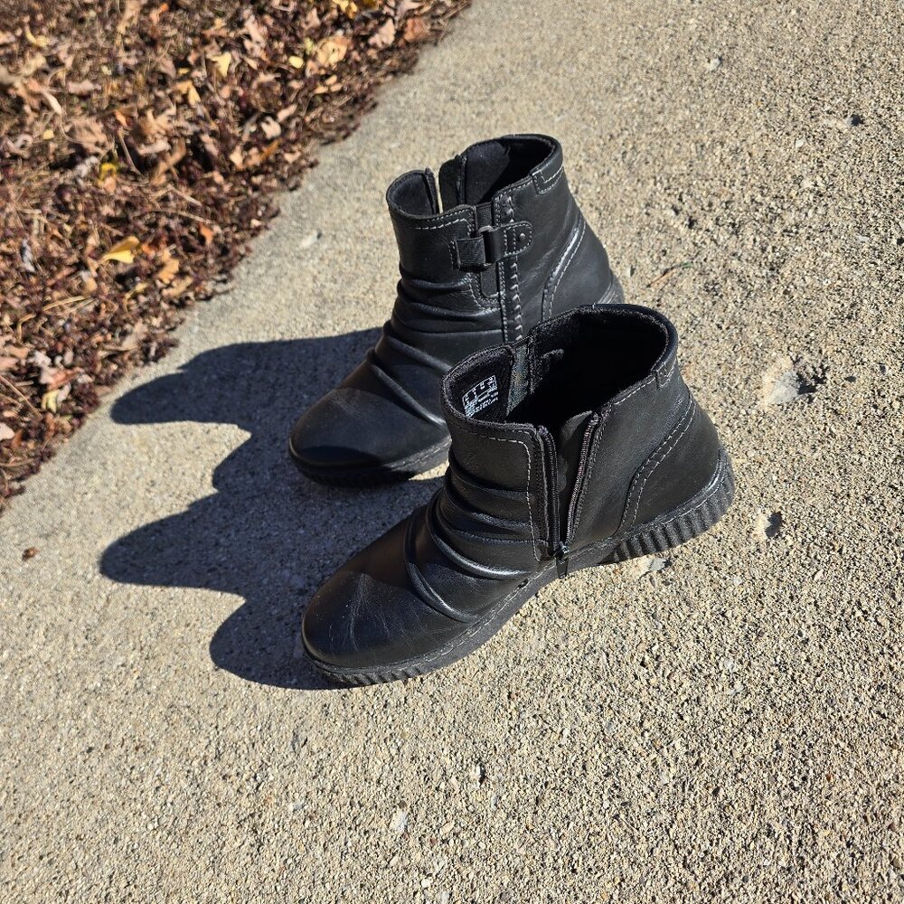 Clarks Collection Leather Ankle Boots 8 Medium